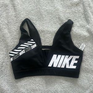 Women’s Nike sportsbra size medium